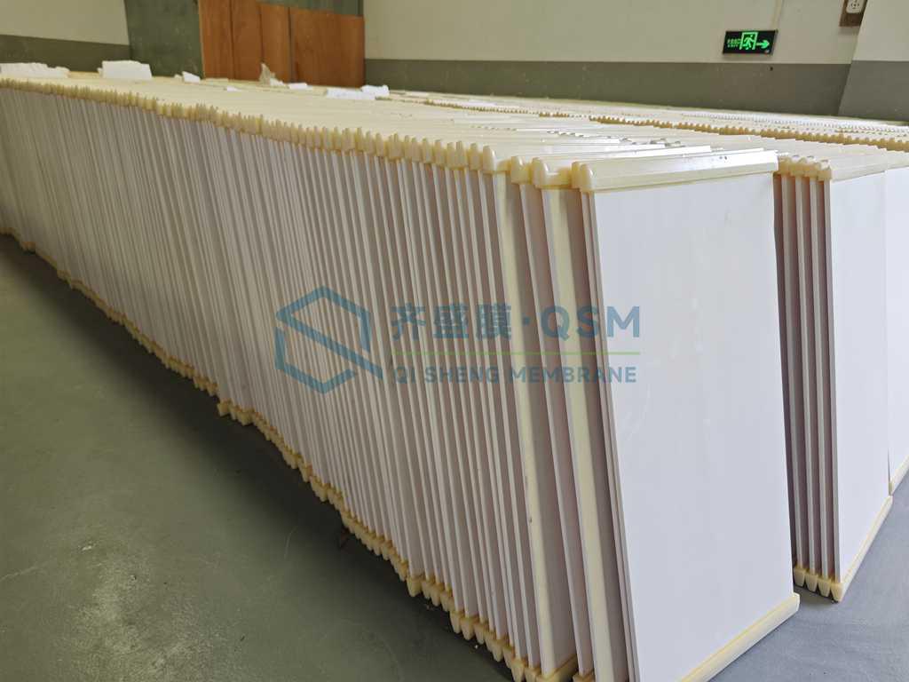 Flat sheet ceramic membrane